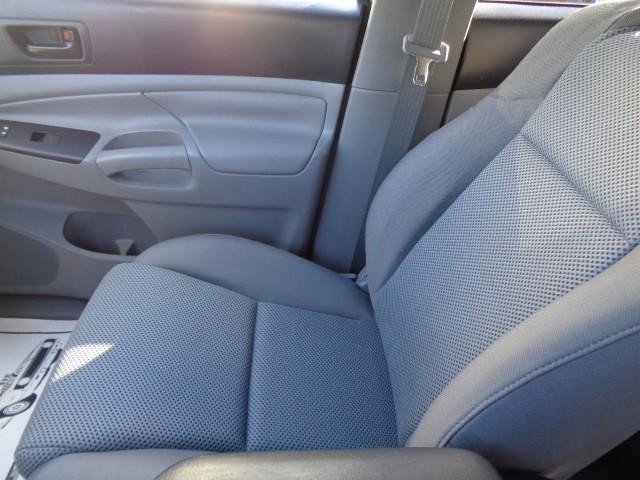 2015 Toyota Tacoma 4WD Double Cab V6 (Natl) image 17