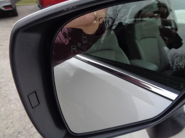 2018 Subaru Forester Limited image 12