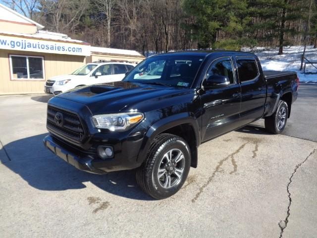 2017 Toyota Tacoma 4WD TRD Sport Double Cab image 02