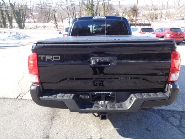 2017 Toyota Tacoma 4WD TRD Sport Double Cab image 05