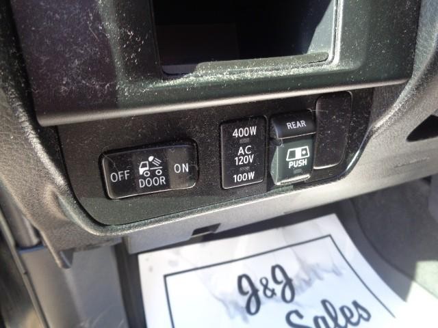 2017 Toyota Tacoma 4WD TRD Sport Double Cab image 11