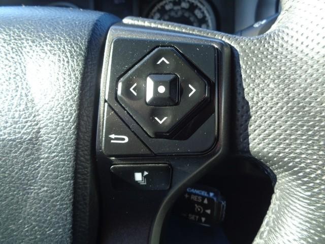 2017 Toyota Tacoma 4WD TRD Sport Double Cab image 15