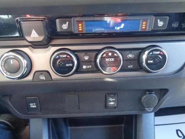 2017 Toyota Tacoma 4WD TRD Sport Double Cab image 18