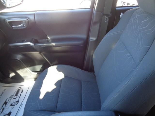 2017 Toyota Tacoma 4WD TRD Sport Double Cab image 21