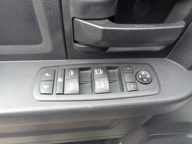 2016 Ram 1500 4WD Tradesman Quad Cab image 09