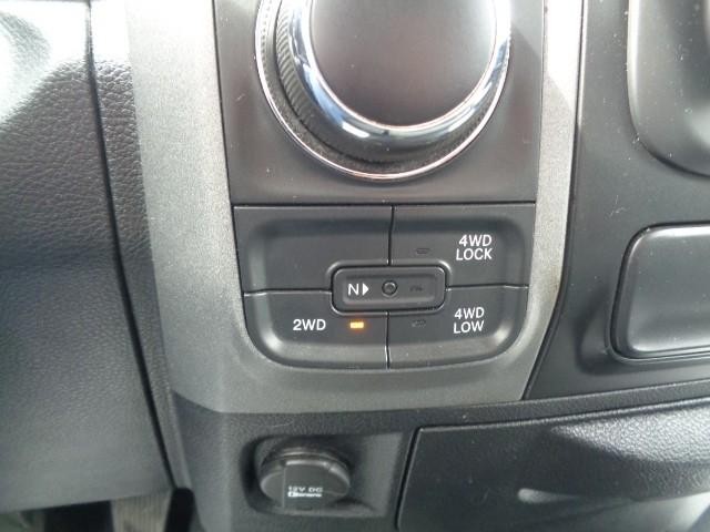 2016 Ram 1500 4WD Tradesman Quad Cab image 14