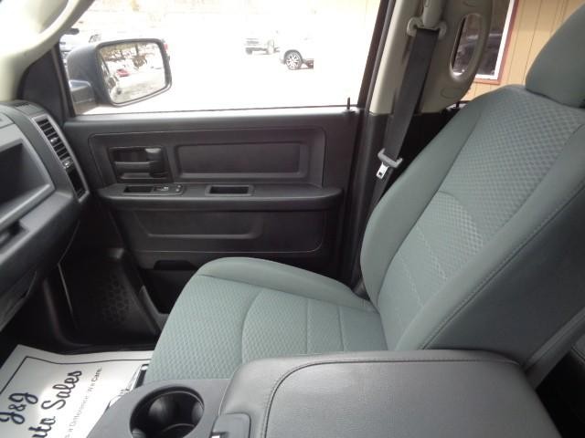 2016 Ram 1500 4WD Tradesman Quad Cab image 16