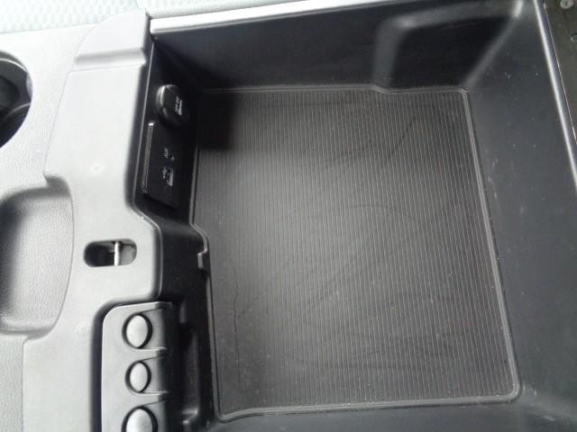 2016 Ram 1500 4WD Tradesman Quad Cab image 17