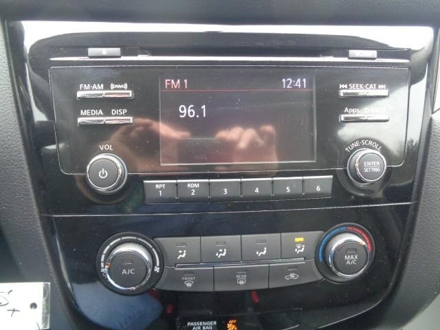 2016 Nissan Rogue S image 16