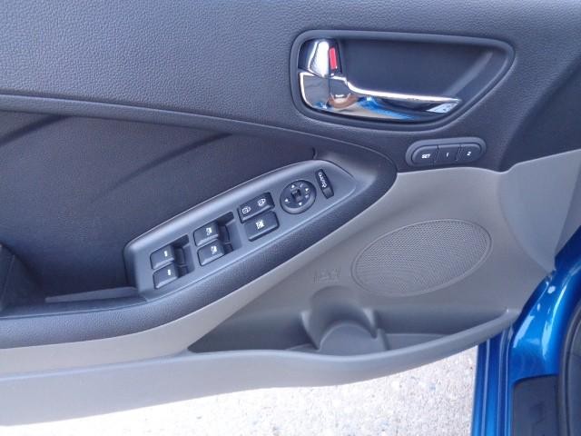 2014 Kia Forte EX image 09