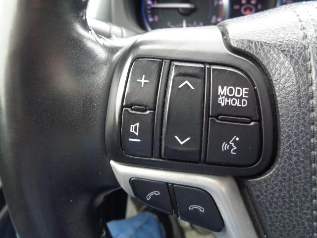 2017 Toyota Highlander XLE image 16