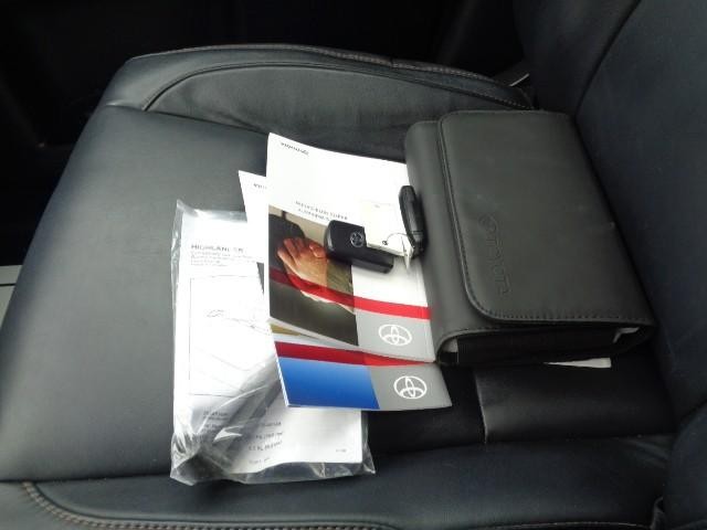 2017 Toyota Highlander XLE image 23