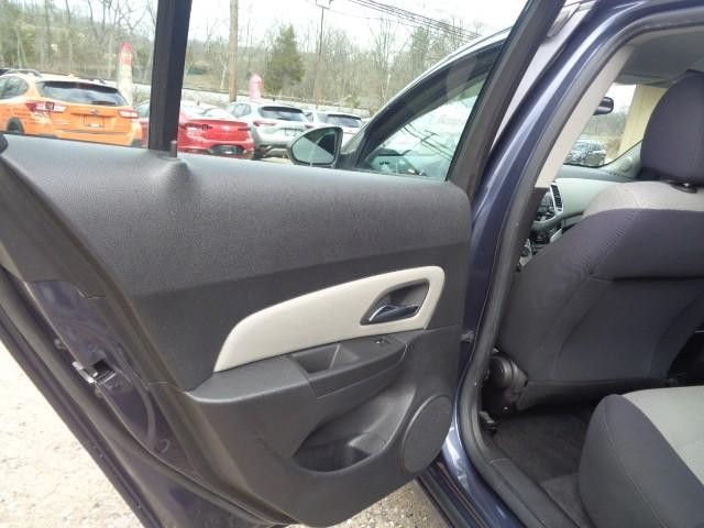 2013 Chevrolet Cruze LS image 05