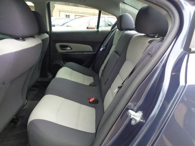 2013 Chevrolet Cruze LS image 06