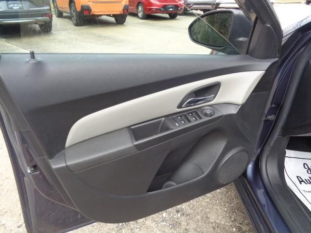 2013 Chevrolet Cruze LS image 08