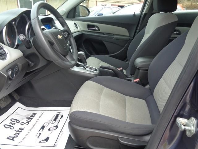 2013 Chevrolet Cruze LS image 09