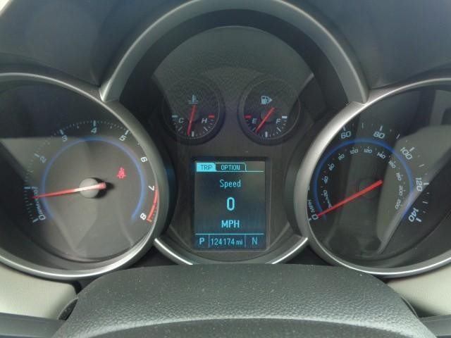 2013 Chevrolet Cruze LS image 15