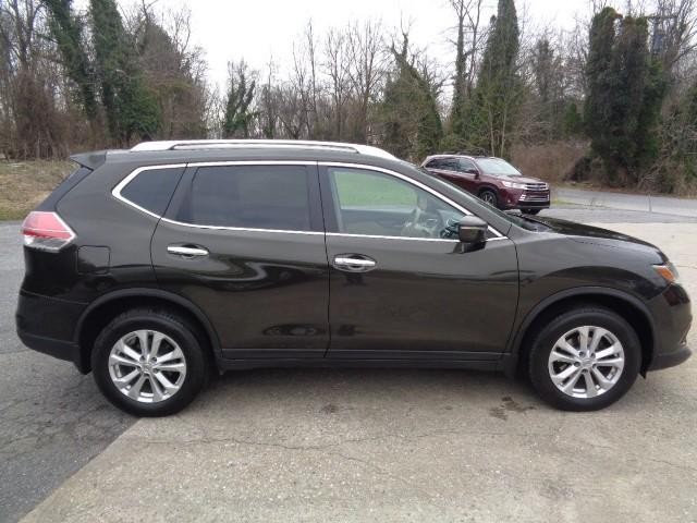 2015 Nissan Rogue SV image 04