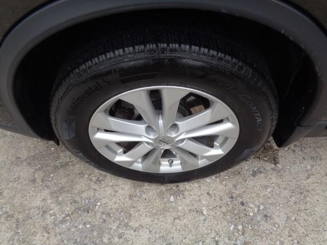 2015 Nissan Rogue SV image 05