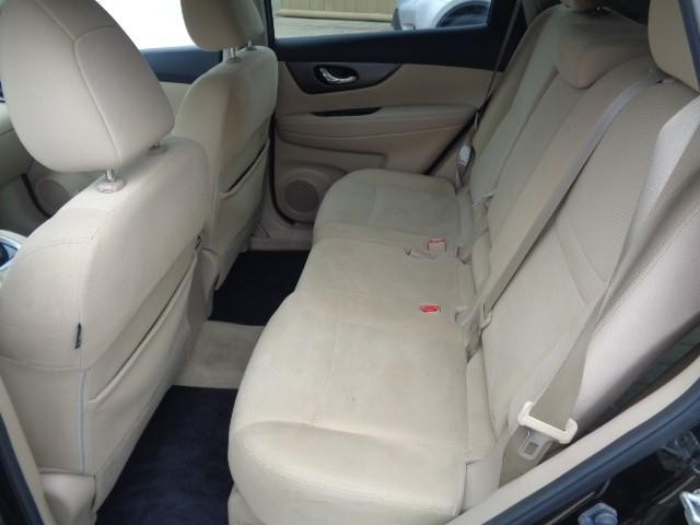 2015 Nissan Rogue SV image 10