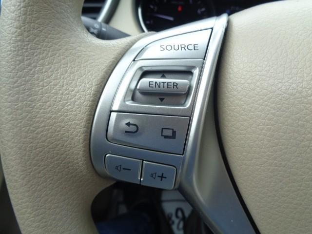 2015 Nissan Rogue SV image 13