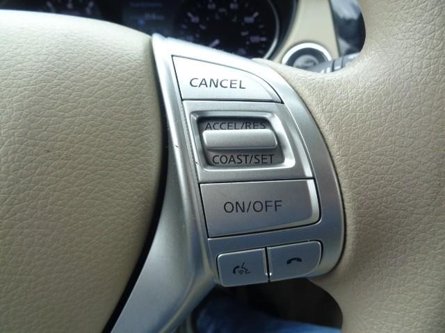 2015 Nissan Rogue SV image 14