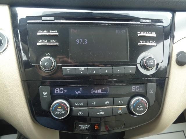 2015 Nissan Rogue SV image 15