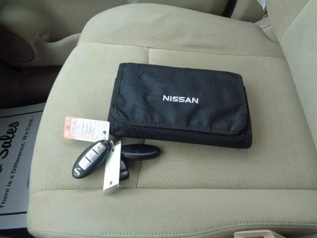 2015 Nissan Rogue SV image 17