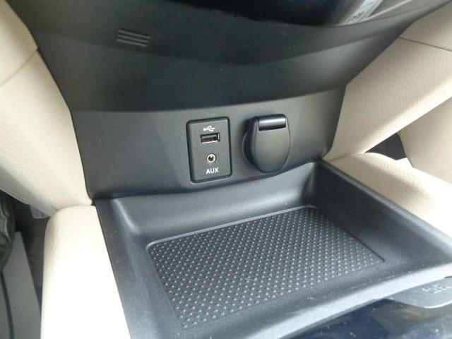 2015 Nissan Rogue SV image 18