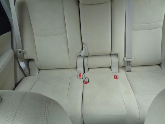 2015 Nissan Rogue SV image 20