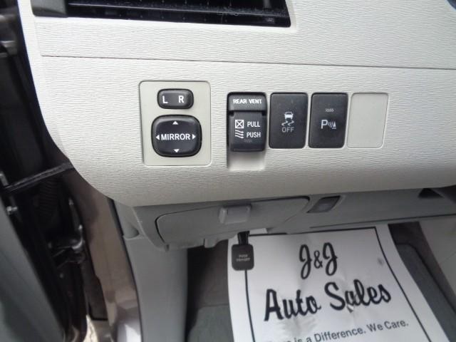 2011 Toyota Sienna XLE image 10