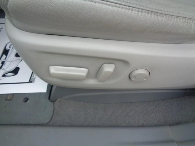 2011 Toyota Sienna XLE image 11