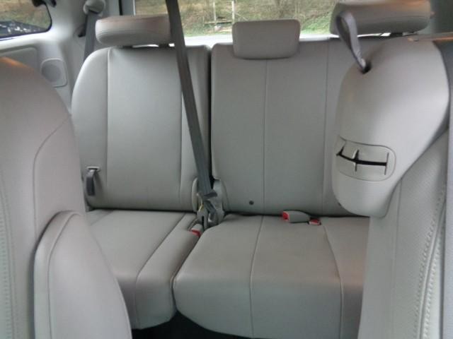2011 Toyota Sienna XLE image 13