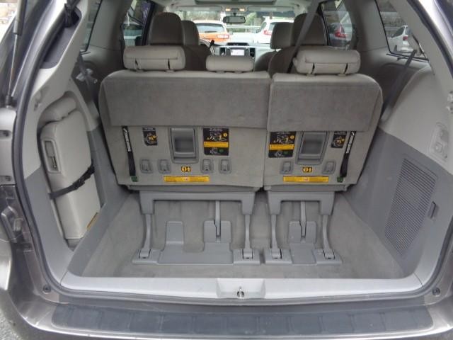 2011 Toyota Sienna XLE image 15