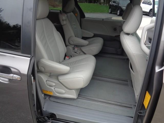 2011 Toyota Sienna XLE image 16