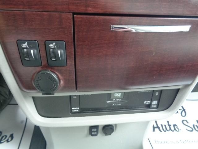 2011 Toyota Sienna XLE image 20