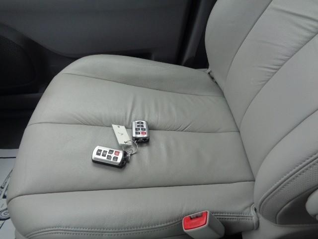 2011 Toyota Sienna XLE image 21