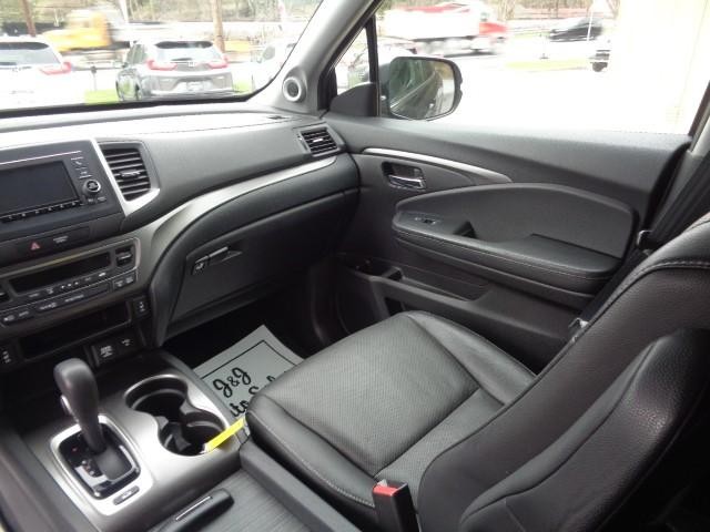 2019 Honda Ridgeline RTL image 13