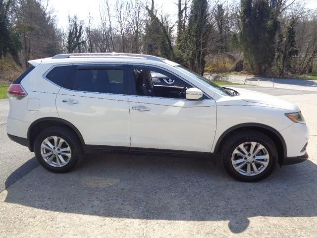 2015 Nissan Rogue SV image 03