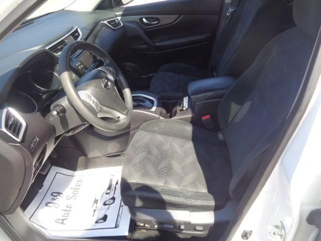 2015 Nissan Rogue SV image 07
