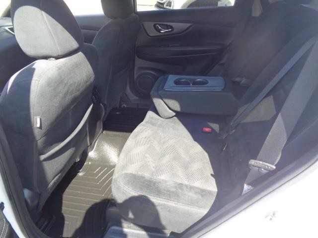 2015 Nissan Rogue SV image 08