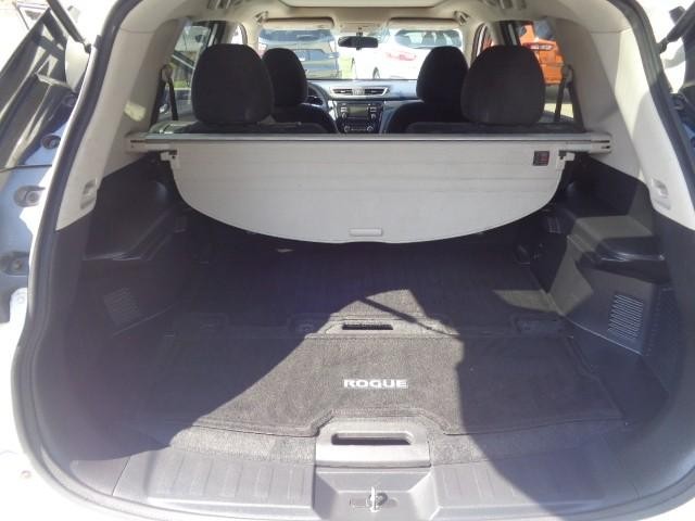 2015 Nissan Rogue SV image 09