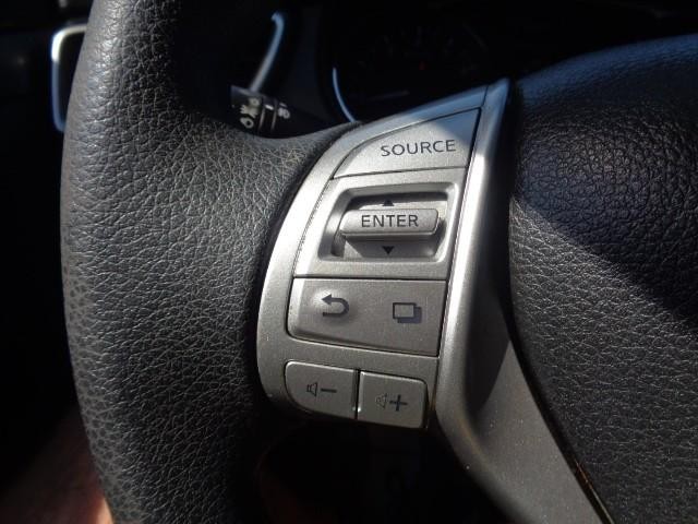 2015 Nissan Rogue SV image 11