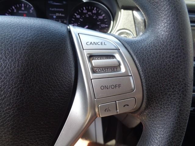 2015 Nissan Rogue SV image 12