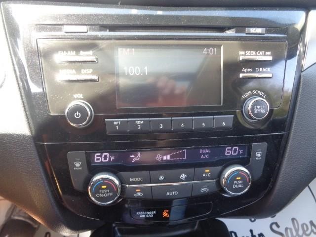 2015 Nissan Rogue SV image 13