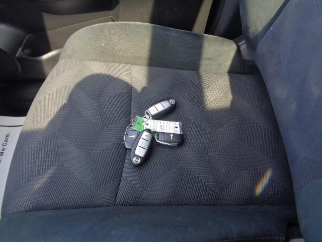 2015 Nissan Rogue SV image 16