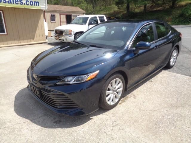 2018 Toyota Camry LE image 02