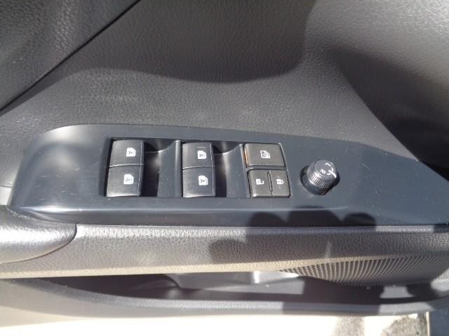 2018 Toyota Camry LE image 08