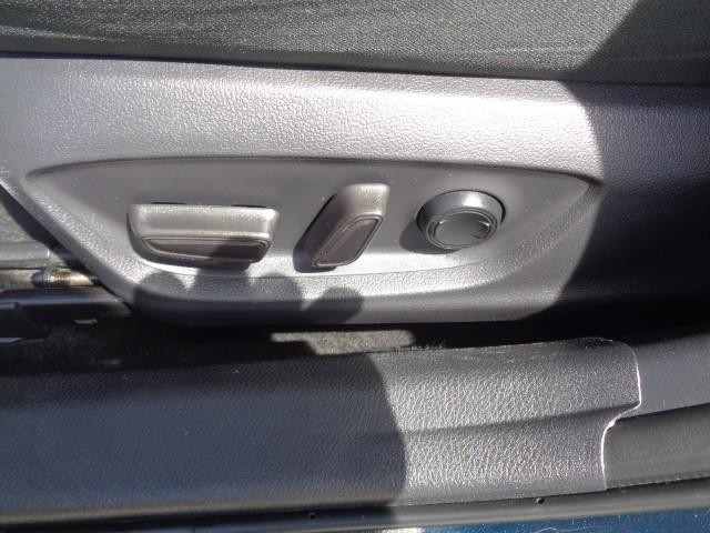 2018 Toyota Camry LE image 09