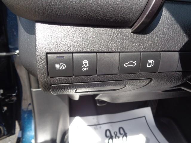 2018 Toyota Camry LE image 10